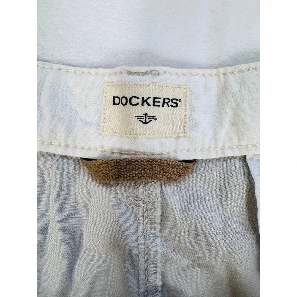Dockers Men's Khaki Chino Shorts Tan Flat Front WaterLess Classic Fit‎ Size W40